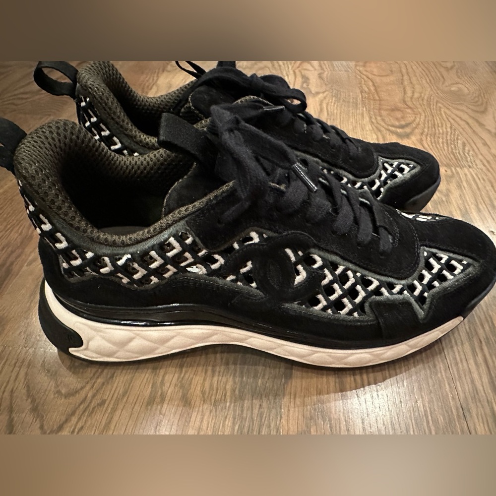 Chanel Sneakers size 39 ; no box, comes with shoe bags